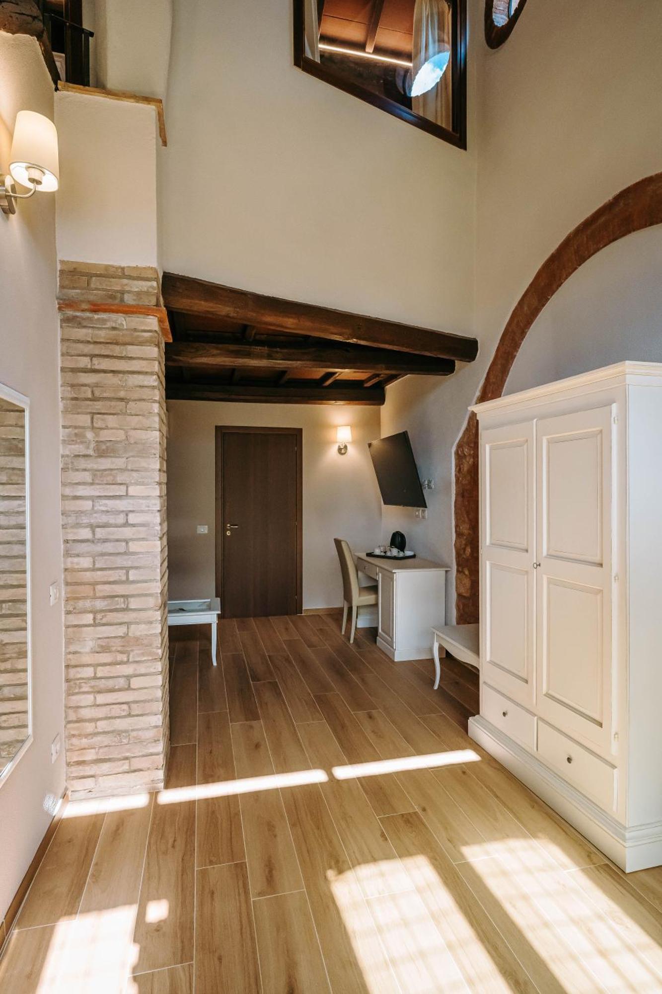 Borgo Il Poggiaccio Residenza D'Epoca Guest House Совичиле Екстериор снимка