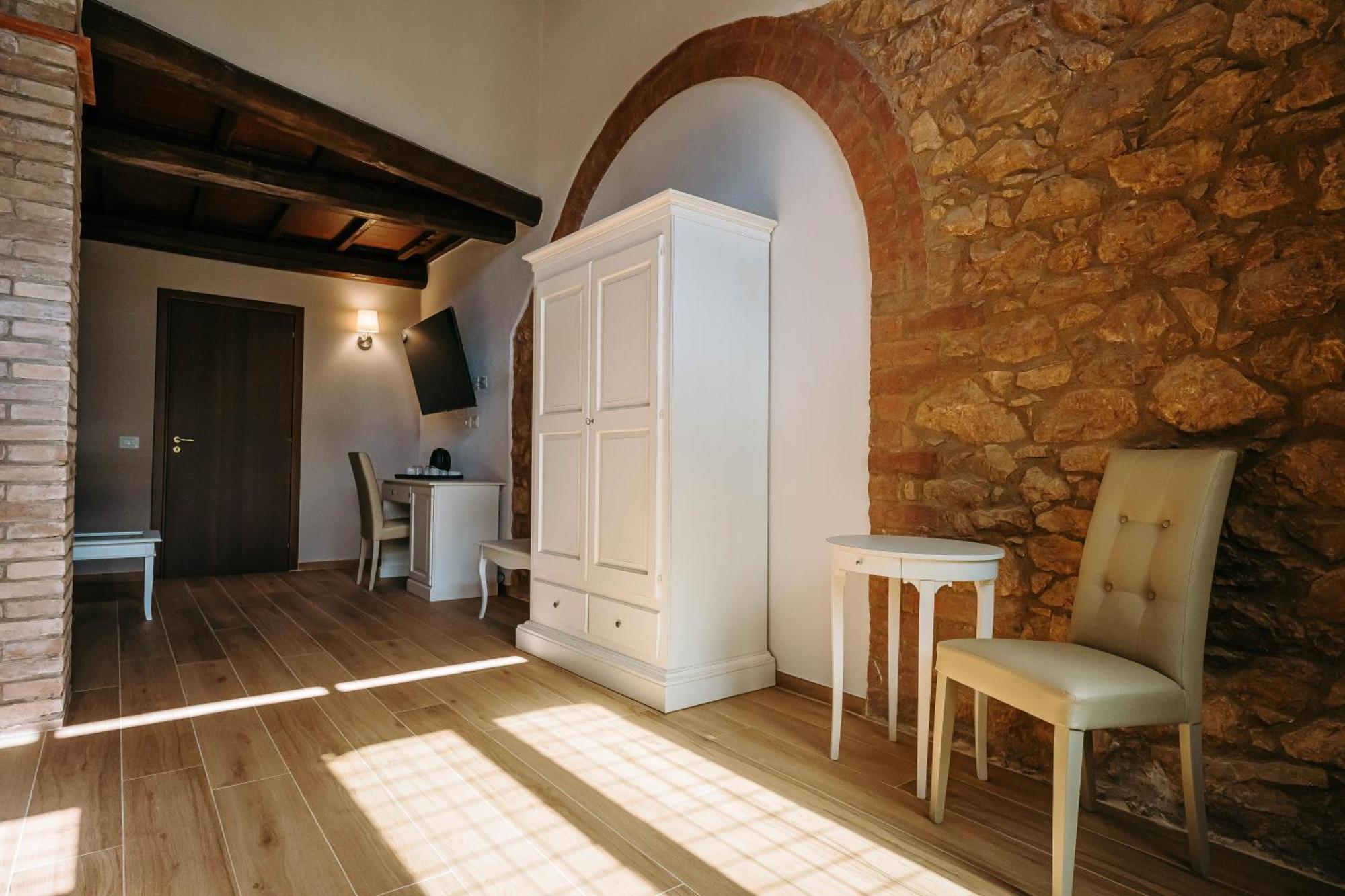 Borgo Il Poggiaccio Residenza D'Epoca Guest House Совичиле Екстериор снимка