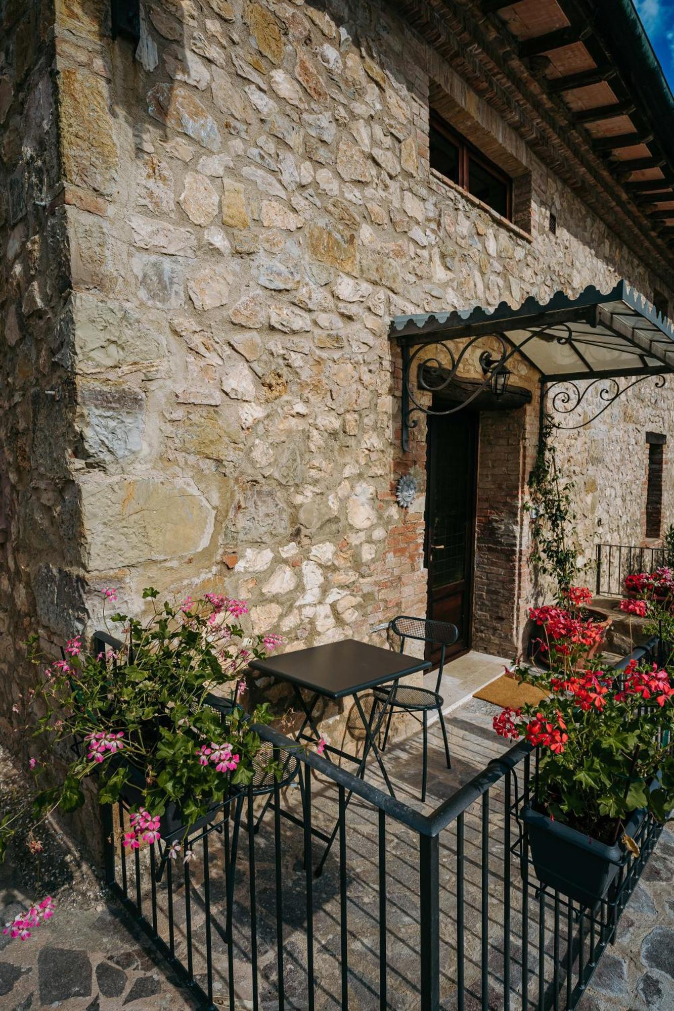 Borgo Il Poggiaccio Residenza D'Epoca Guest House Совичиле Екстериор снимка