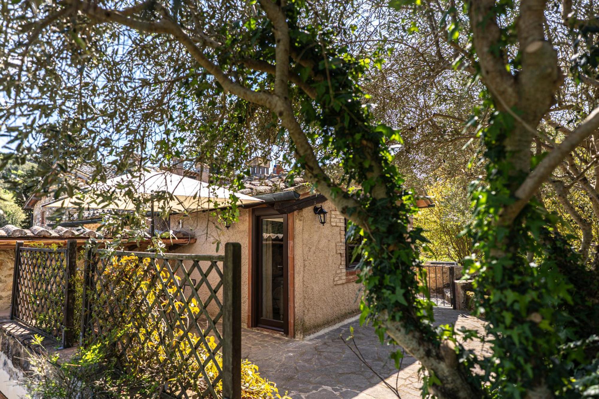 Borgo Il Poggiaccio Residenza D'Epoca Guest House Совичиле Екстериор снимка