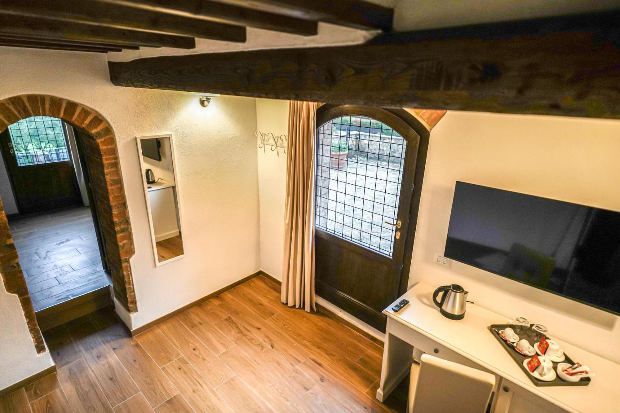 Borgo Il Poggiaccio Residenza D'Epoca Guest House Совичиле Екстериор снимка